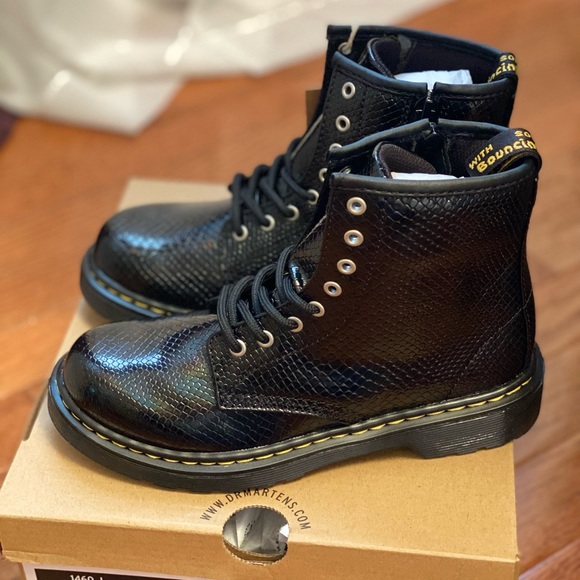 ❌SOLD❌DR. MARTENS JUNIOR 1460 REPTILE EMBOSS LACE UP BOOTS - Picture 3 of 7